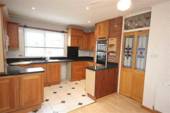 KITCHEN/DINING ROOM