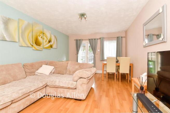 Headingley Close, Basildon, Essex photo 3