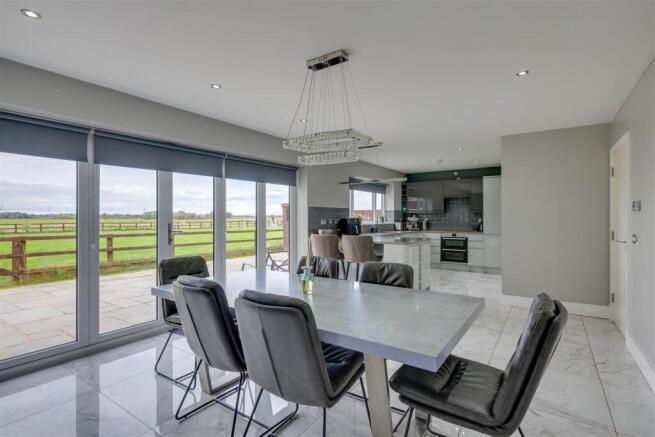 4 Brickfield Close-19.jpg