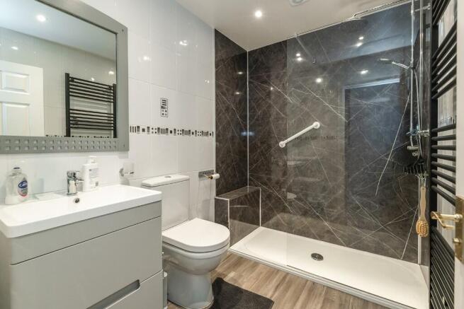 4 bed Town House for sale Image 12