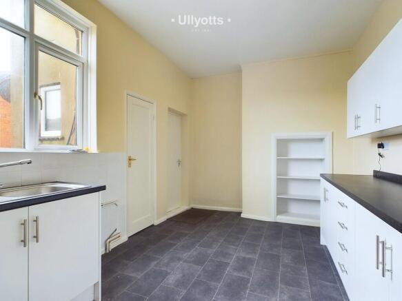 2 bed Flat to rent Image 5