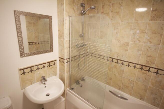 2 bed Apartment to rent Image 12