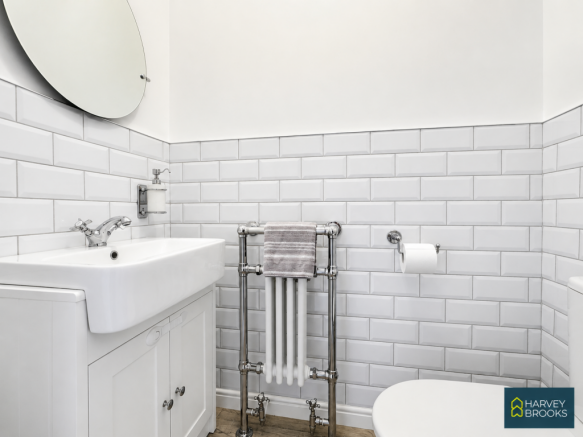 4 bed Detached for sale Image 7