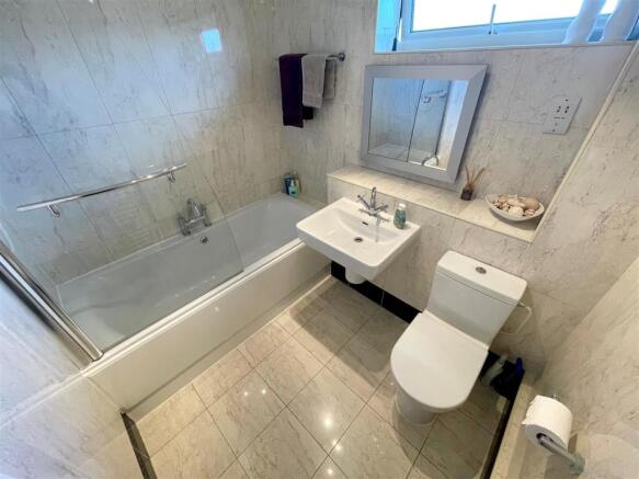 Bathroom.jpg
