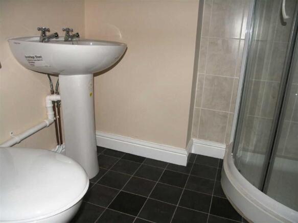 SHOWER ROOM: