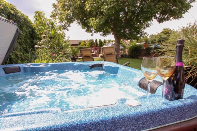 Hot tub 