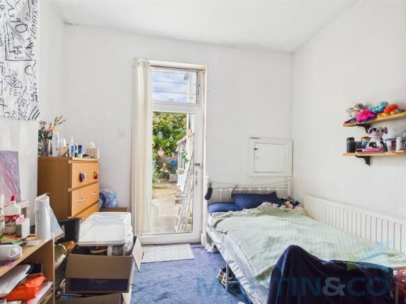 Bedroom 1 Pic 2