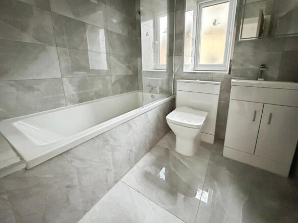 4 bed Town House for sale Image 8