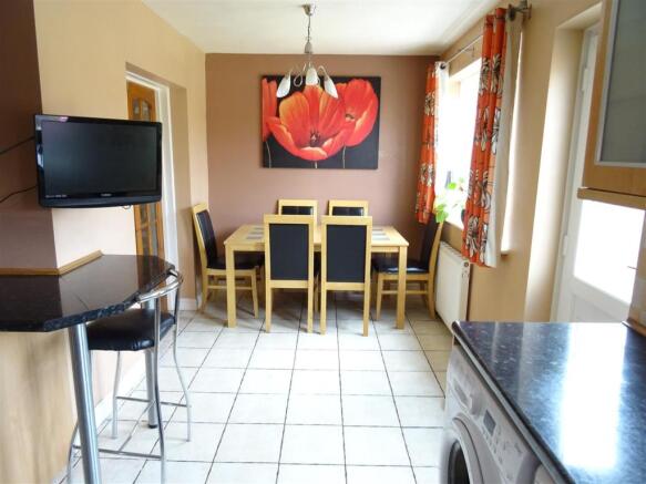 L-Shaped Kitchen/Diner
