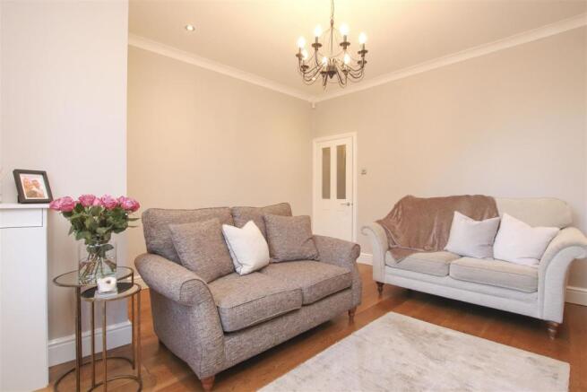 NEW LOUNGE_4.JPG