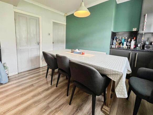 5 bed Semi-Detached for sale Image 4