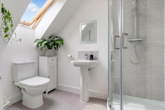 Ensuite to Bed 1