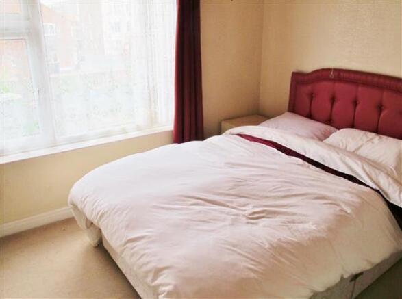 Bedroom (rear)