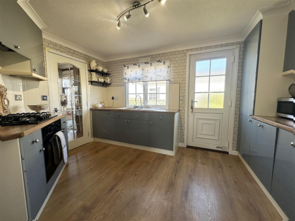 2 bed Detached for sale Image 6