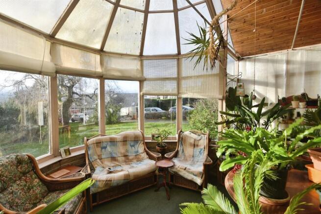 4 bed Detached Bungalow for sale Image 7