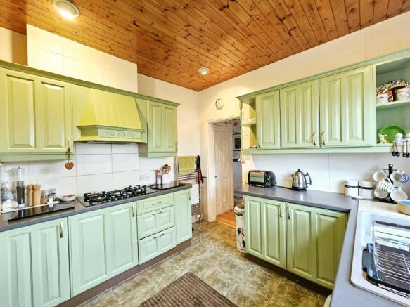 4 bed Detached Bungalow for sale Image 6