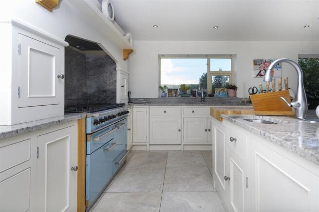 blake hall drive 36 kitchen range.jpg
