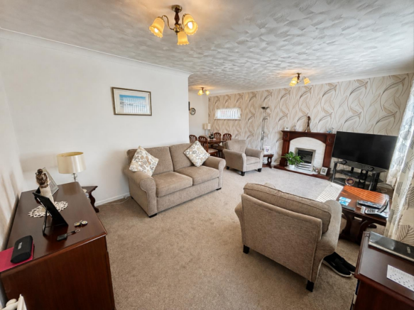 Open plan through lounge