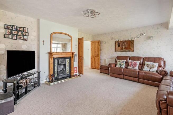 113 Ferndown Road-14_lo.jpg