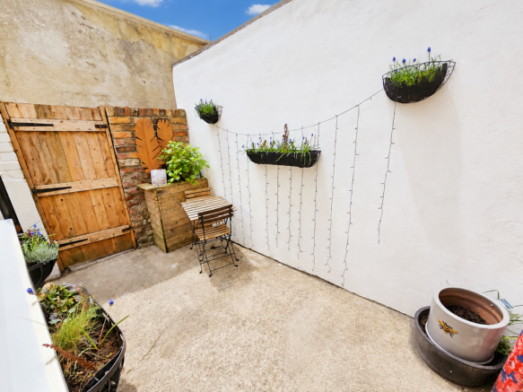 3 bed Terraced for sale Image 12
