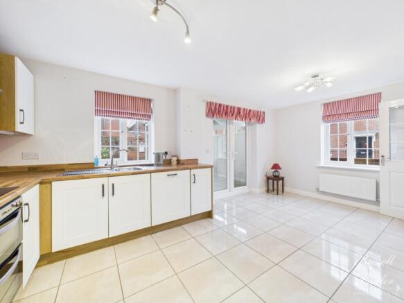 CAM02127G0-PR0366-STILL015