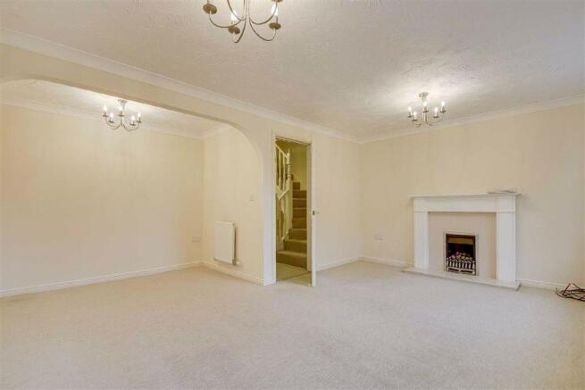 LOUNGE/DINING ROOM