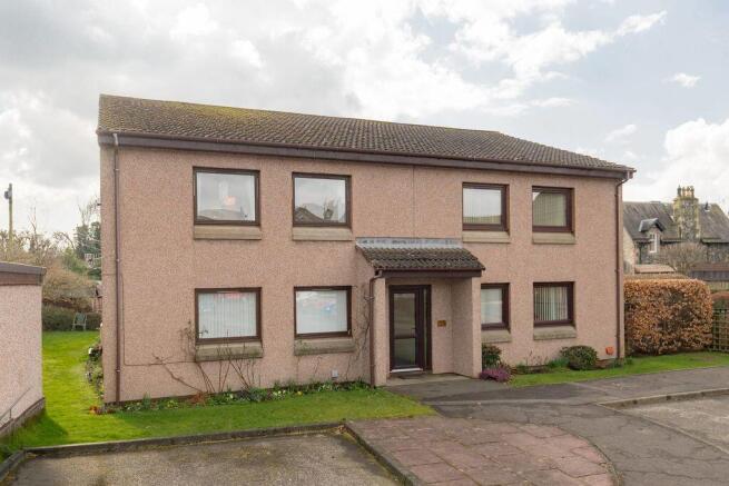 2-bed flat on 15 Wemyss Place, Peebles, EH45 8JT, £170,000