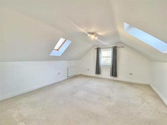 4 bed Detached for sale Image 12