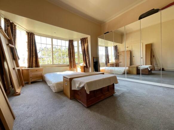 3 bed Apartment for sale Image 10