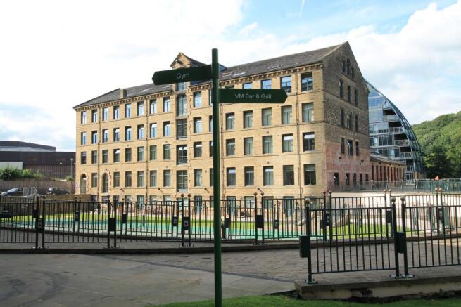 3 bed Flat for sale Image 11