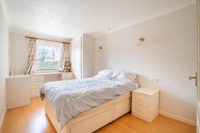 1 bed Retirement Property for sale Image 10