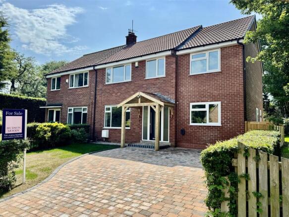 4 bed Semi-Detached for sale Image 4