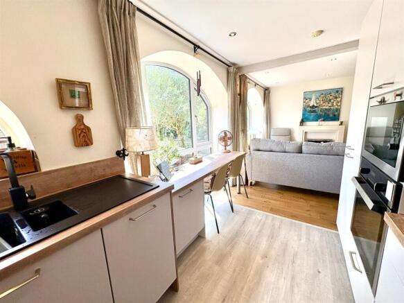 2 bed Semi-Detached for sale Image 5