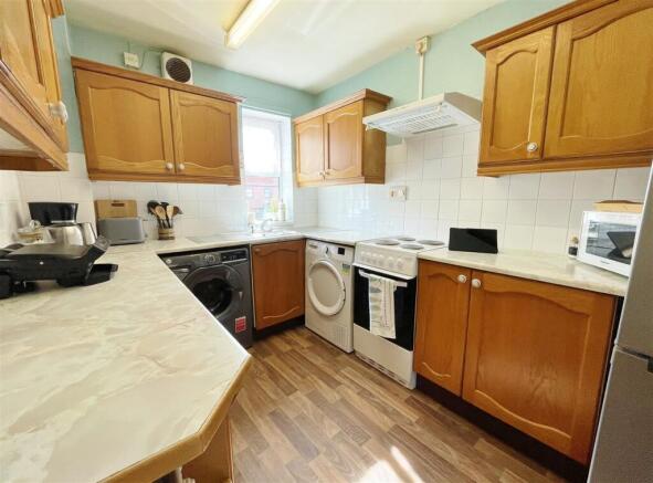 3 bed Flat for sale Image 5
