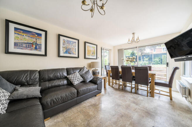 1304835-18-684823...