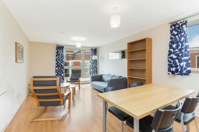 Lounge/Dining