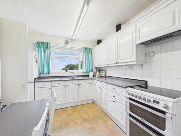 CAM01354G0-PR0684-STILL003