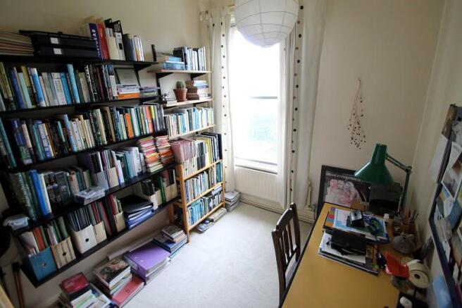 Bedroom/ office