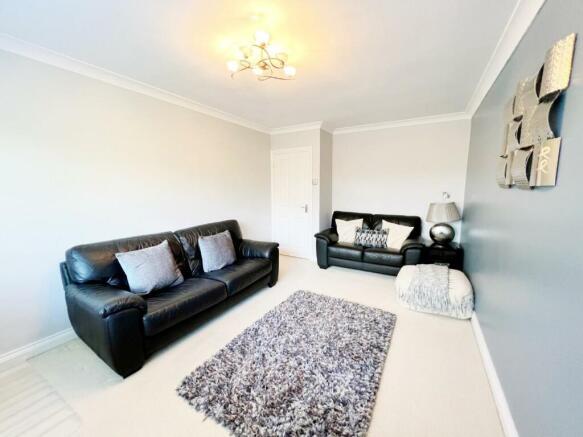Lounge pic 3.jpg