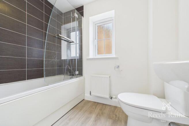 4 bed Detached to rent Image 11