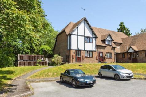 Broad Ha'penny, Wrecclesham, Farnham, Surrey, GU10