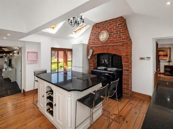 Kitchen 2.jpg