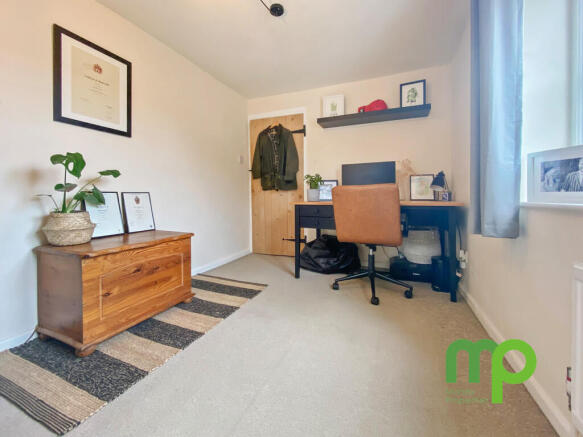Bedroom / Study