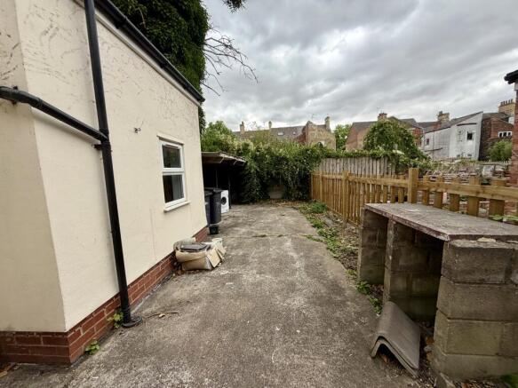 2 bed Apartment to rent Image 8