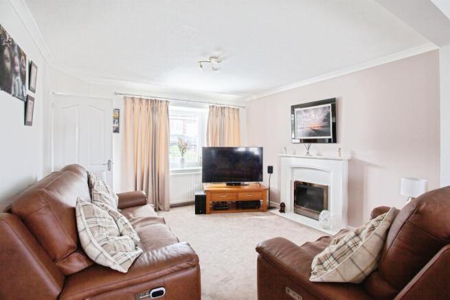 3 bed Semi-Detached for sale Image 4