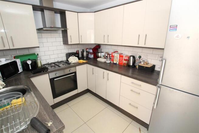 6 bed House to rent Image 4