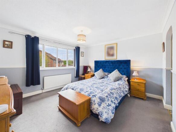 4 bed Detached for sale Image 6