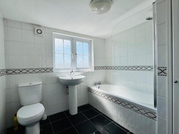 2 bed Flat to rent Image 6