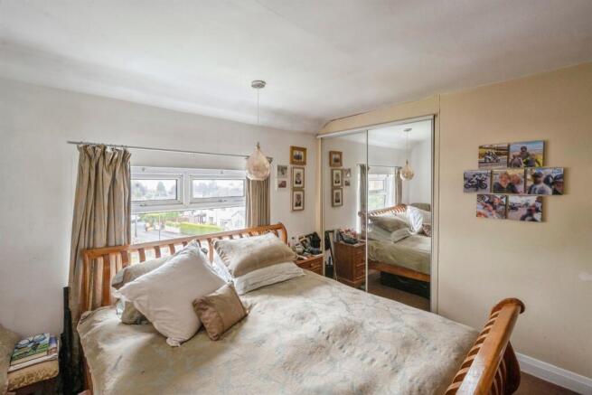 4 bed Semi-Detached for sale Image 10