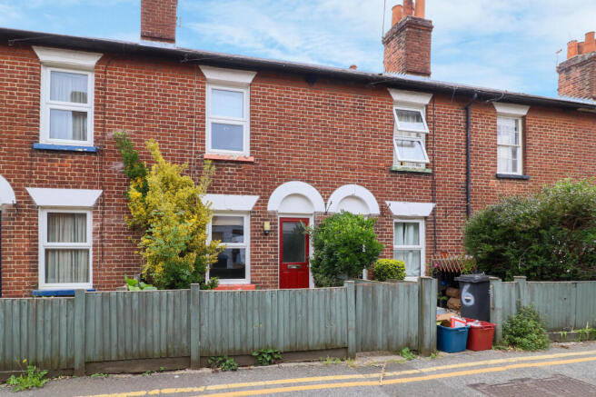 2 bed terraced house to rent St. Johns Place, Can